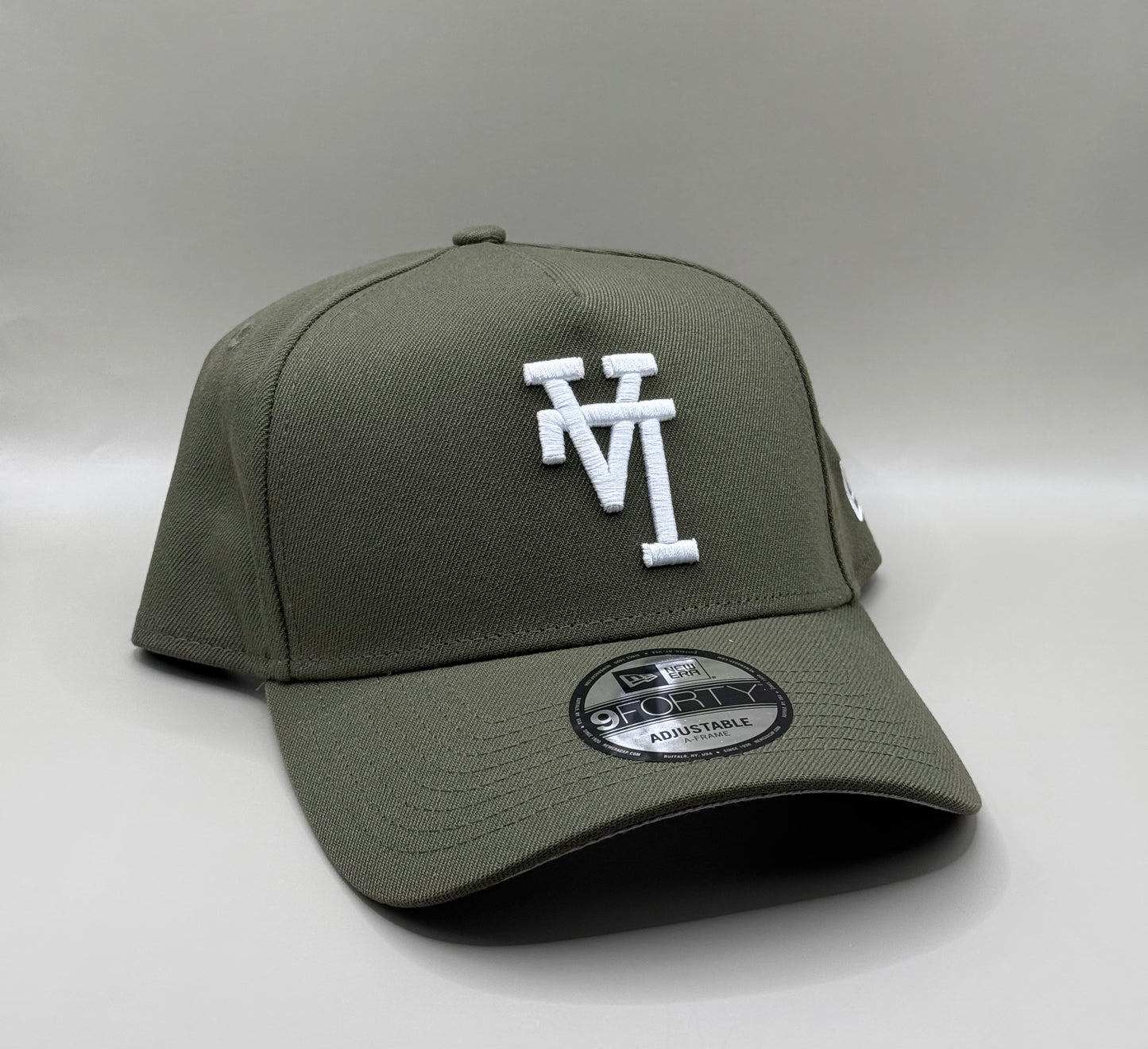 New Era 9FORTY Los Angeles Dodgers リバースLA ロゴ キャップ オリーブ